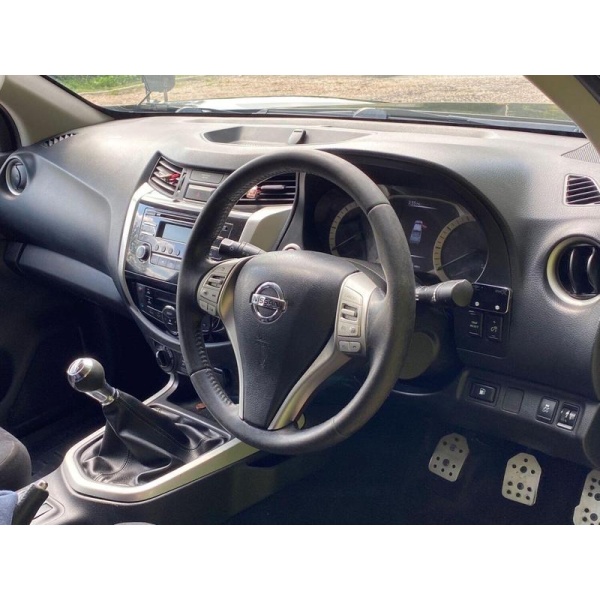 Nissan Navara - 2.3 dCi Acenta+ Pickup 4dr Diesel Manual 4WD Euro 5 (190 ps)