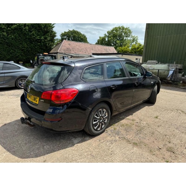 Vauxhall Astra - 1.7 CDTi ecoFLEX Exclusiv Sports Tourer 5dr Diesel Manual Euro 5 (110 ps)