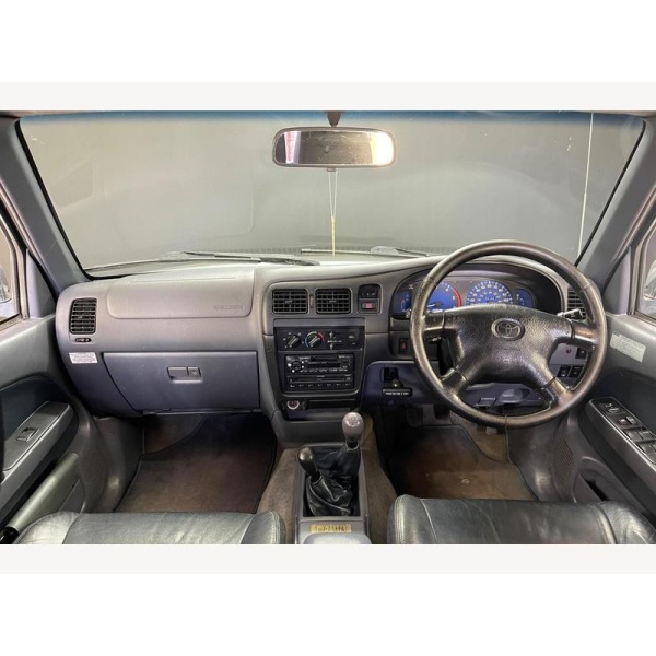Toyota Hilux - 2.5 Invincible 4dr