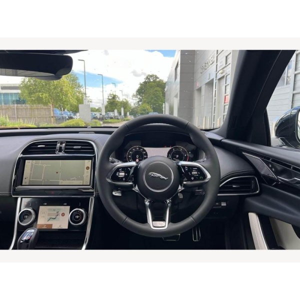 Jaguar XE - 2.0 D200 MHEV R-Dynamic SE Black Auto Euro 6 (s/s) 4dr