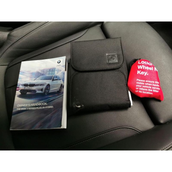 BMW 3 Series - 2.0 330e 12kWh M Sport Plug-in (292 ps) - BLUETOOTH - ADAPTIVE LED LIGHTS 4dr