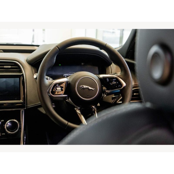 Jaguar XE - 2.0 D200 MHEV R-Dynamic SE Black Auto Euro 6 (s/s) 4dr