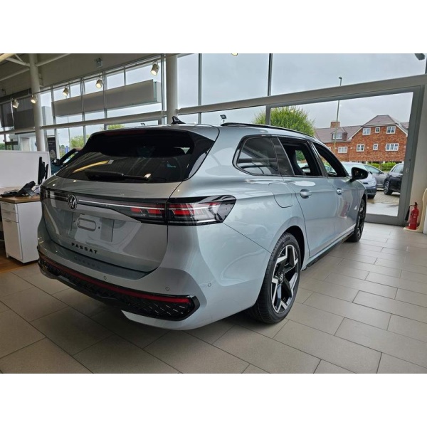 Volkswagen Passat - 1.5 eTSI MHEV R-Line DSG Euro 6 (s/s) 5dr