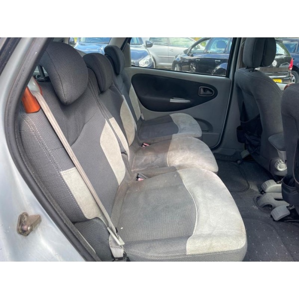 Renault Scenic - 1.6 16v Fidji 5dr