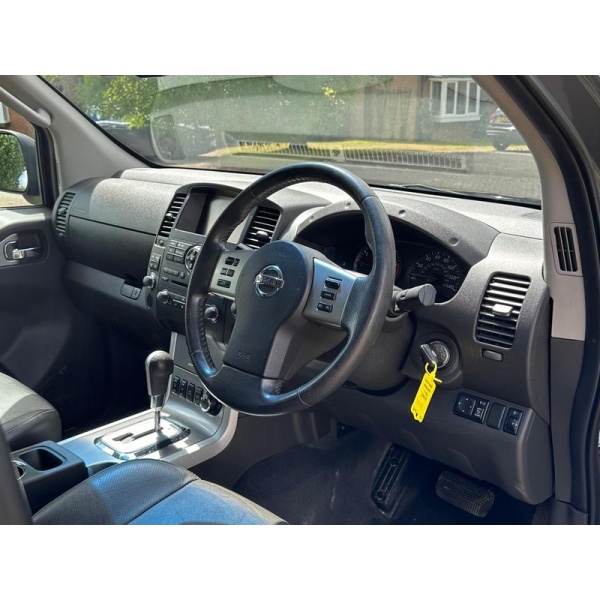 Nissan Navara - 2.5 dCi Tekna Auto 4WD Euro 5 4dr