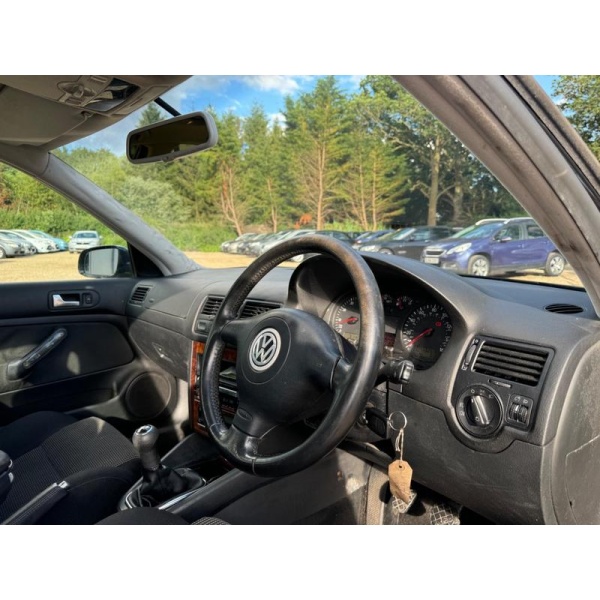 Volkswagen Bora - 2.3 V5 4dr