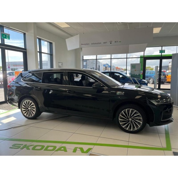 SKODA Superb - 2.0 TDI 193 Laurin + Klement 4X4 5dr DSG