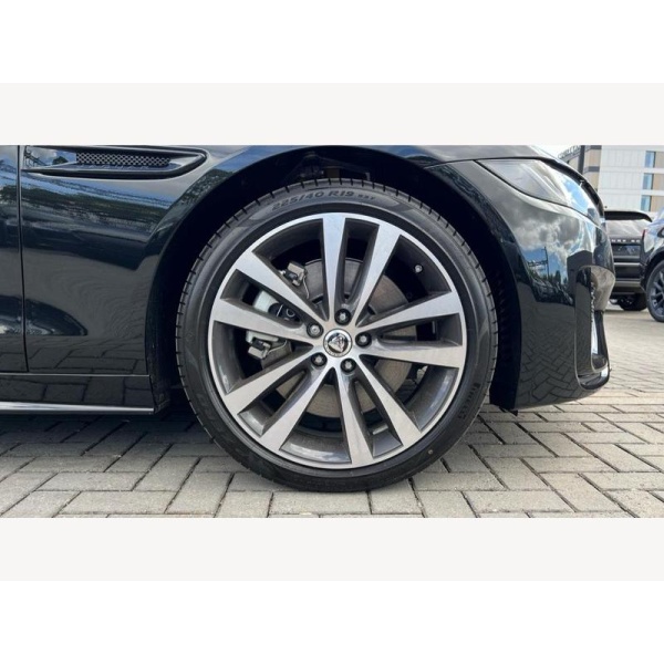 Jaguar XE - 2.0 P250i R-Dynamic HSE Black Auto Euro 6 (s/s) 4dr