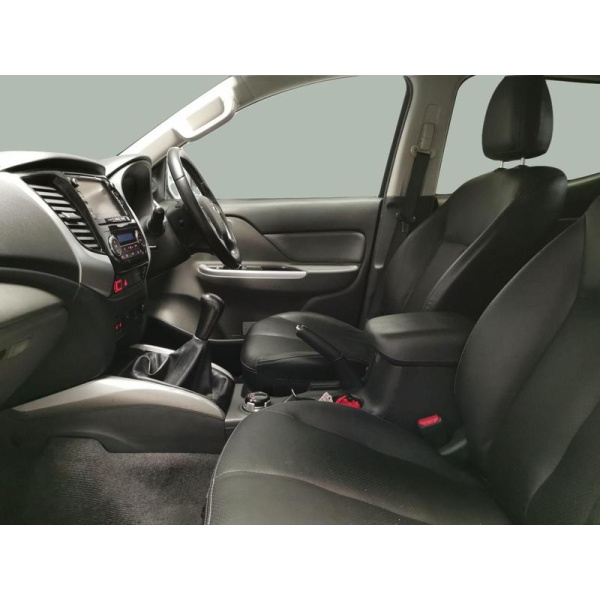 Mitsubishi L200 - 2.4 DI-D DC Warrior Pickup Double Cab 4WD (178 ps) - HEATED LEATHER