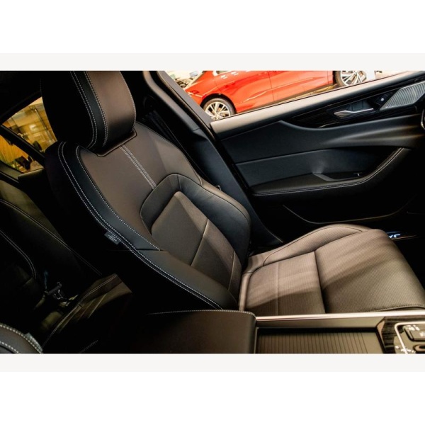 Jaguar XE - 2.0 D200 MHEV R-Dynamic SE Black Auto Euro 6 (s/s) 4dr