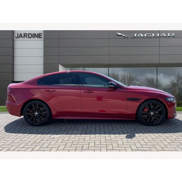 Jaguar XE - 2.0 D200 R-Dynamic SE Black 4dr Auto