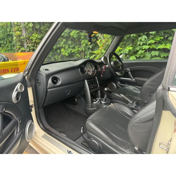 MINI Convertible - 1.6 Cooper S Convertible 2dr Petrol Manual Euro 4 (163 bhp)