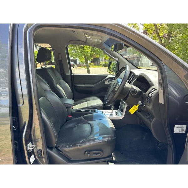 Nissan Navara - 2.5 dCi Tekna Auto 4WD Euro 5 4dr
