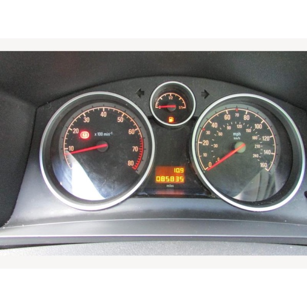 Vauxhall Zafira - 1.6 16V Exclusiv MPV 5dr Petrol Manual Euro 5 (115 ps)