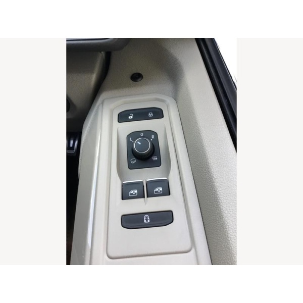 Volkswagen Multivan - 1.4 TSI 13kWh Style DSG L2 Euro 6 (s/s) 5dr