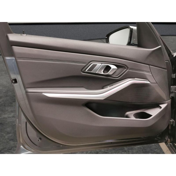 BMW 3 Series - 2.0 330e 12kWh M Sport Plug-in (292 ps) - BLUETOOTH - ADAPTIVE LED LIGHTS 4dr