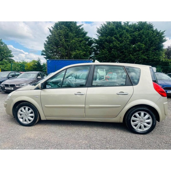 Renault Scenic - 1.6 VVT Dynamique 5dr