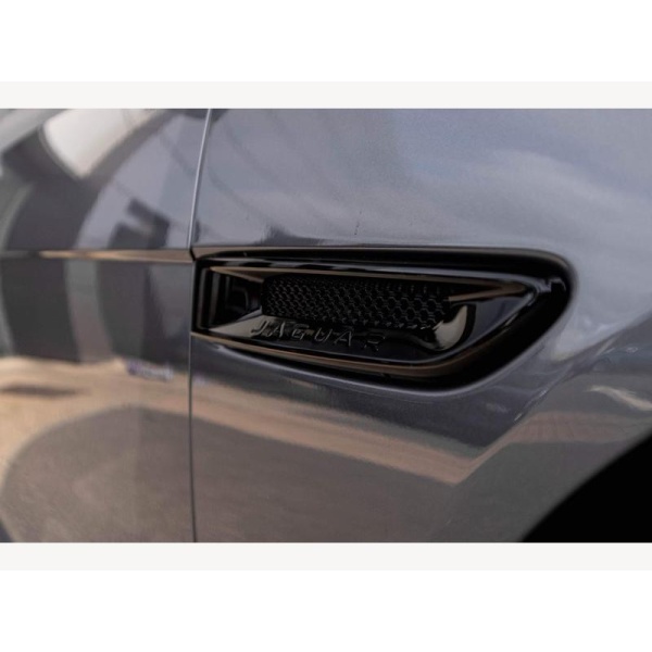 Jaguar XE - 2.0 D200 MHEV R-Dynamic SE Black Auto Euro 6 (s/s) 4dr