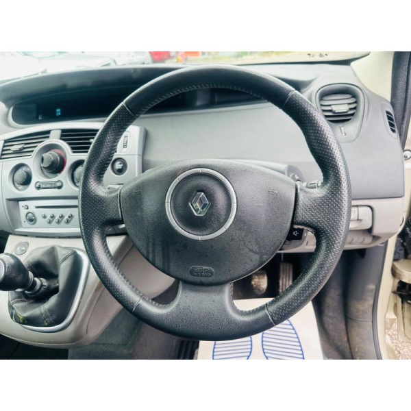 Renault Scenic - 1.6 VVT Dynamique 5dr
