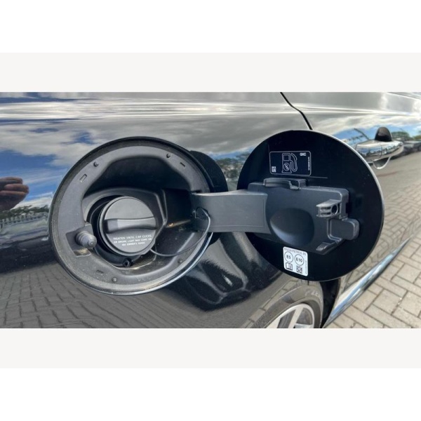 Jaguar XE - 2.0 P250i R-Dynamic HSE Black Auto Euro 6 (s/s) 4dr