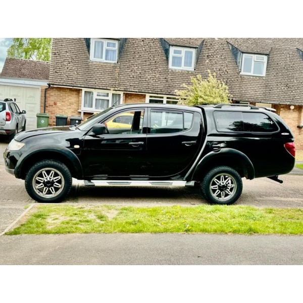 Mitsubishi L200 - 2.5 DI-D Barbarian Pickup Double Cab 4dr Diesel Manual 4WD Euro 5 (LB) (175 ps)