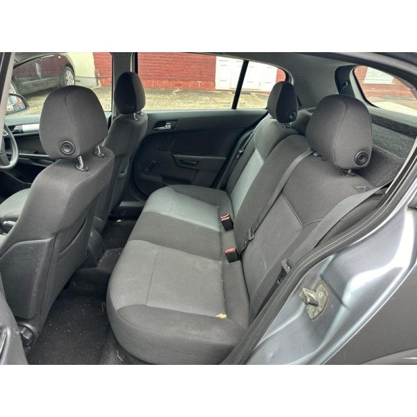 Vauxhall Astra - 1.6i 16v Club Hatchback 5dr Petrol Manual (155 g/km, 113 bhp)