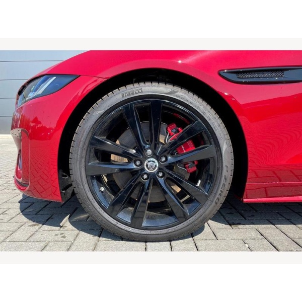 Jaguar XE - 2.0 D200 R-Dynamic SE Black 4dr Auto