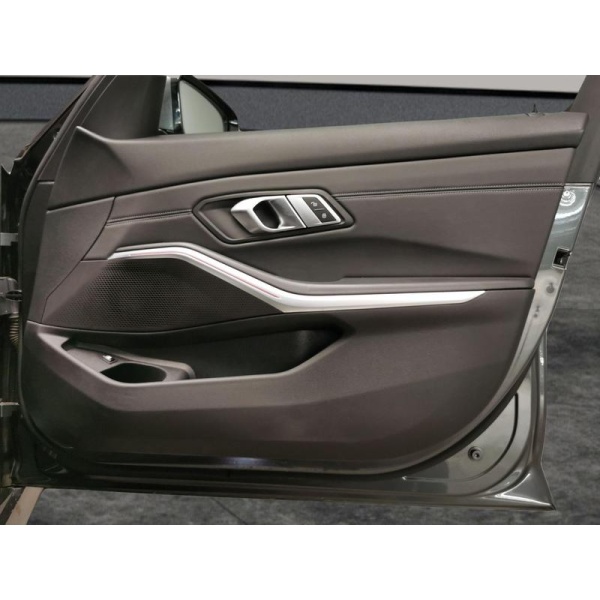 BMW 3 Series - 2.0 330e 12kWh M Sport Plug-in (292 ps) - BLUETOOTH - ADAPTIVE LED LIGHTS 4dr