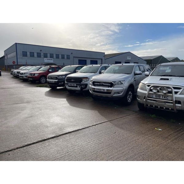 Nissan Navara - 2.5 dCi Outlaw 4dr