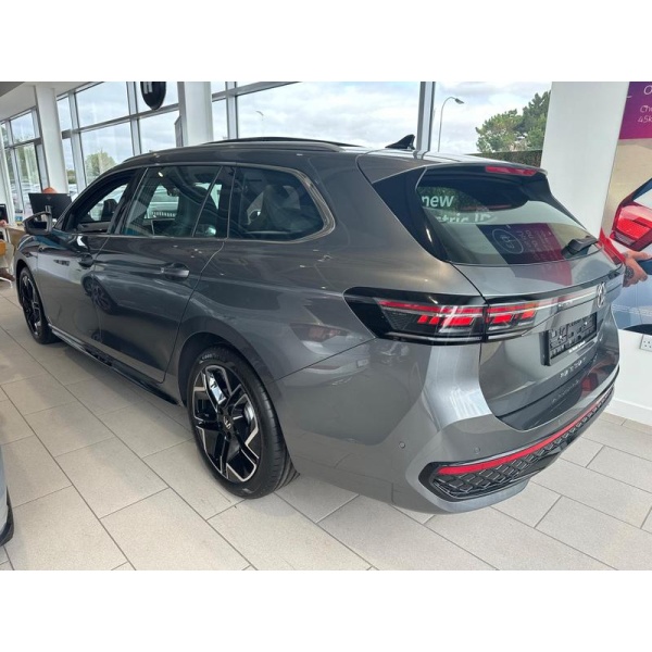 Volkswagen Passat - 1.5 eTSI MHEV R-Line DSG Euro 6 (s/s) 5dr