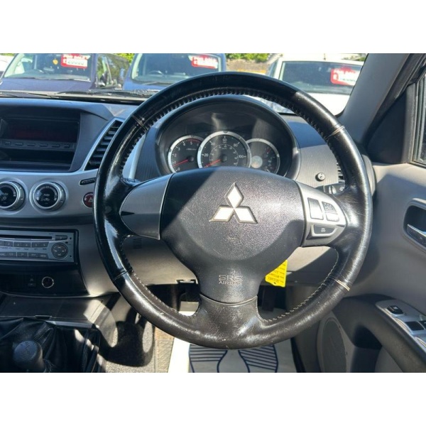 Mitsubishi L200 - 2.5 DI-D 4X4 WARRIOR LB DCB 175 BHP