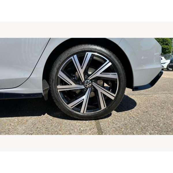 Volkswagen Golf - 1.5 eTSI MHEV R-Line DSG Euro 6 (s/s) 5dr