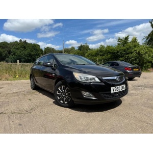 Vauxhall Astra - 1.7 CDTi ecoFLEX Exclusiv Sports Tourer 5dr Diesel Manual Euro 5 (110 ps)