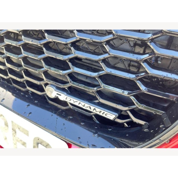 Jaguar XE - 2.0 D200 R-Dynamic SE Black 4dr Auto