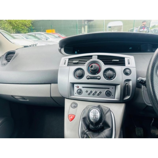 Renault Scenic - 1.6 VVT Dynamique 5dr
