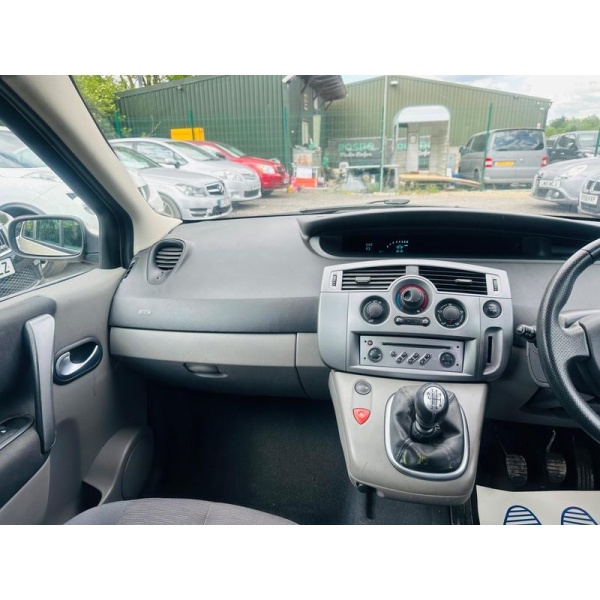 Renault Scenic - 1.6 VVT Dynamique 5dr