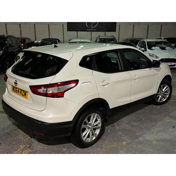 Nissan Qashqai - 1.2 DIG-T Acenta 2WD Euro 5 (s/s) 5dr