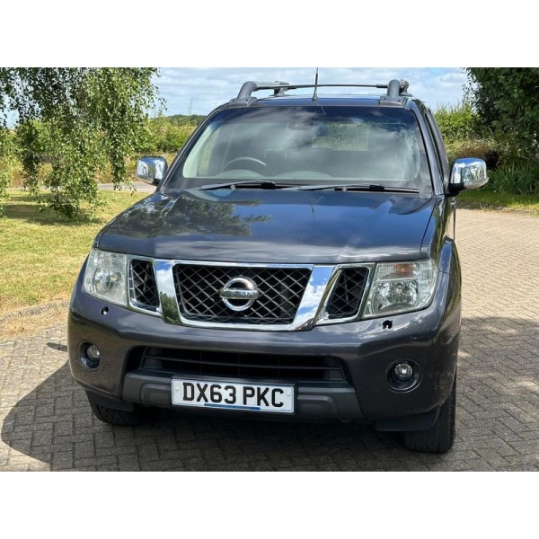 Nissan Navara - 2.5 dCi Tekna Auto 4WD Euro 5 4dr
