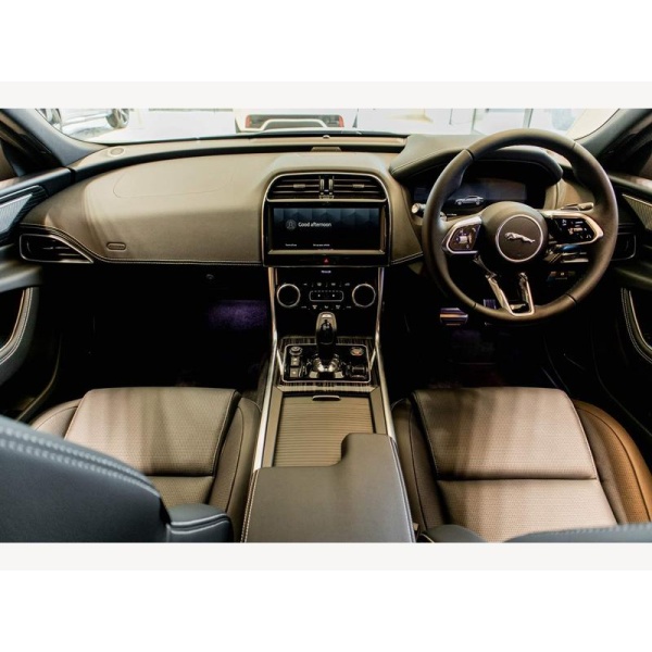 Jaguar XE - 2.0 D200 MHEV R-Dynamic SE Black Auto Euro 6 (s/s) 4dr