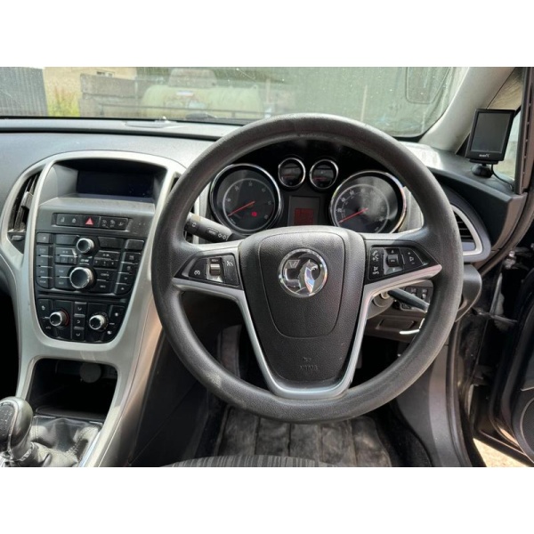 Vauxhall Astra - 1.7 CDTi ecoFLEX Exclusiv Sports Tourer 5dr Diesel Manual Euro 5 (110 ps)