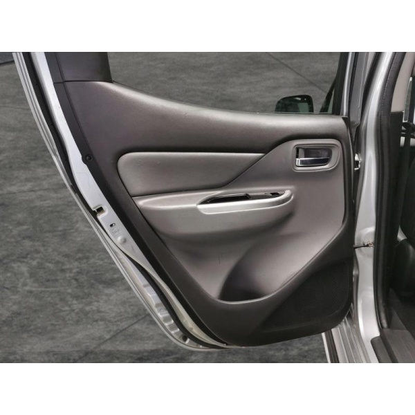 Mitsubishi L200 - 2.4 DI-D DC Warrior Pickup Double Cab 4WD (178 ps) - HEATED LEATHER