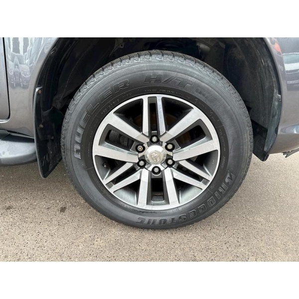 Toyota Hilux - D-4D Invincible Pickup 2.4 Manual Diesel