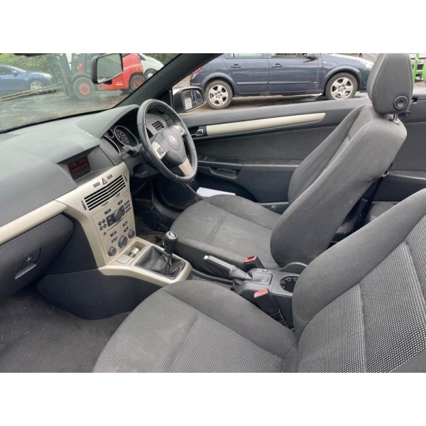 Vauxhall Astra - 1.8i Sport Twin Top 2dr