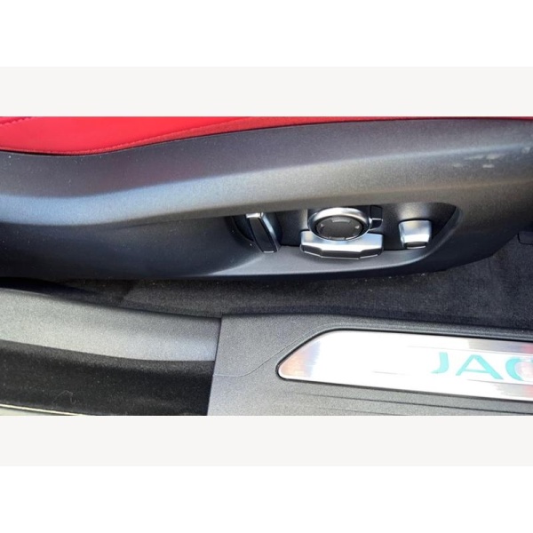 Jaguar XE - 2.0 P250 R-Dynamic HSE Black 4dr