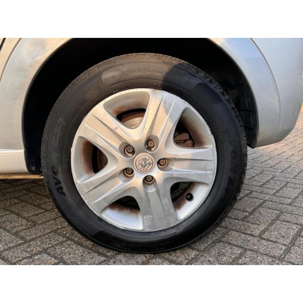 Vauxhall Meriva - 1.8i 16v Design 5dr (a/c)