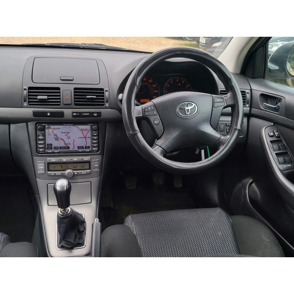 Toyota Avensis - 1.8 VVT-i TR 4dr