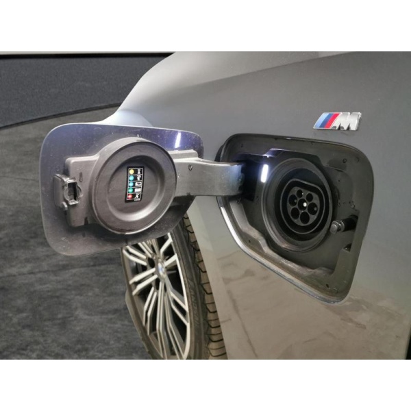 BMW 3 Series - 2.0 330e 12kWh M Sport Plug-in (292 ps) - BLUETOOTH - ADAPTIVE LED LIGHTS 4dr