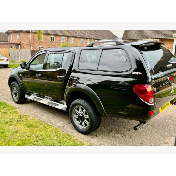 Mitsubishi L200 - 2.5 DI-D Barbarian Pickup Double Cab 4dr Diesel Manual 4WD Euro 5 (LB) (175 ps)