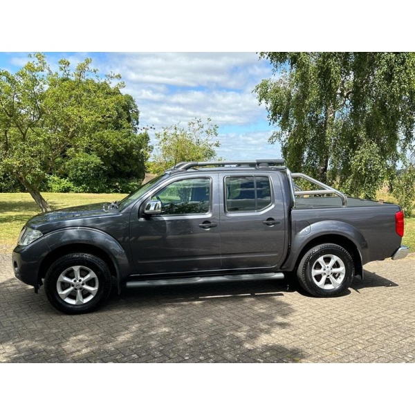 Nissan Navara - 2.5 dCi Tekna Auto 4WD Euro 5 4dr
