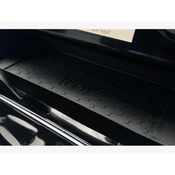 Jaguar XE - 2.0 D200 MHEV R-Dynamic SE Black Auto Euro 6 (s/s) 4dr